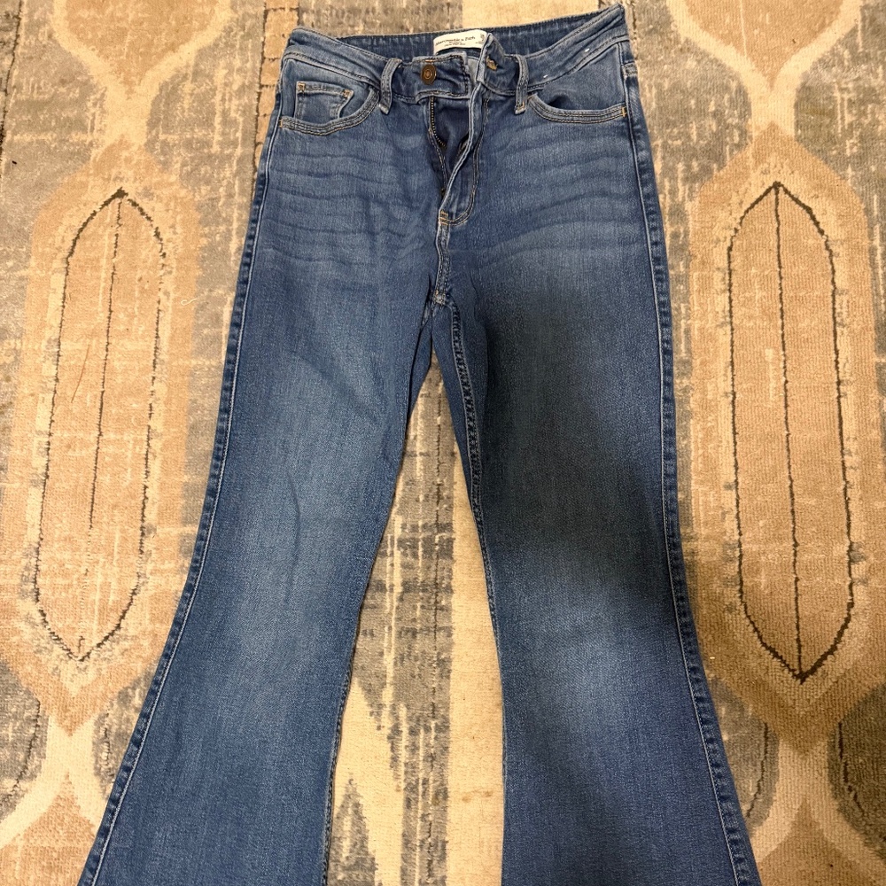 Abercrombie & Fitch The Flare Ultra High-rise Jeans 26 2R Denim Jean
